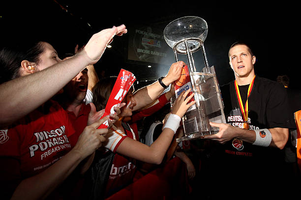 他迅速调整 他迅速调整